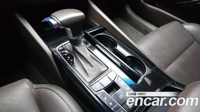Kia K7 2018 — photo 9