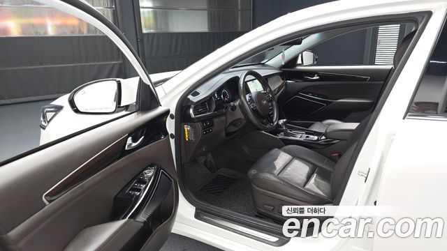 Kia K7 2018 — photo 10