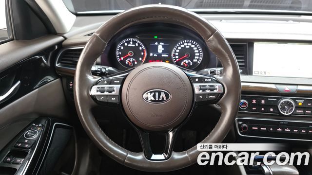 Kia K7 2018 — photo 13