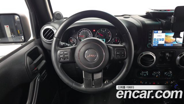 Jeep Wrangler 2012 — photo 13
