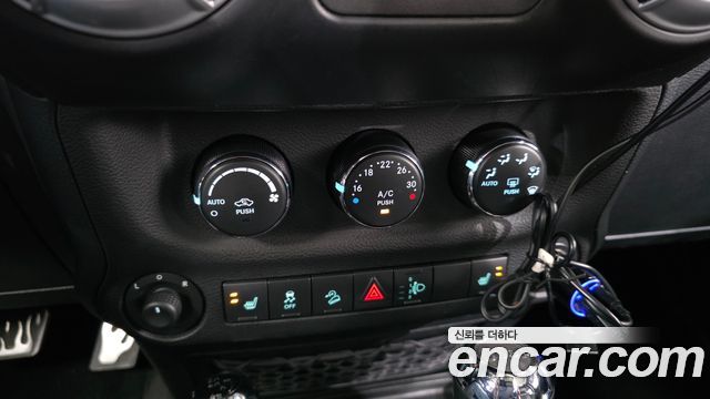 Jeep Wrangler 2012 — photo 16