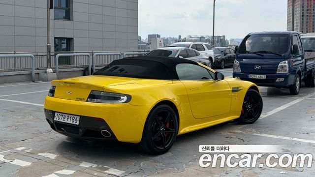 Aston Martin Vantage 2016 — photo 2