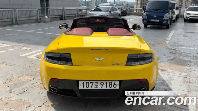 Aston Martin Vantage 2016 — photo 6
