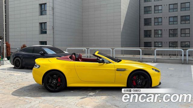 Aston Martin Vantage 2016 — photo 8