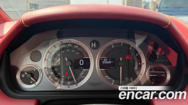 Aston Martin Vantage 2016 — photo 14