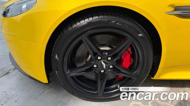 Aston Martin Vantage 2016 — photo 15