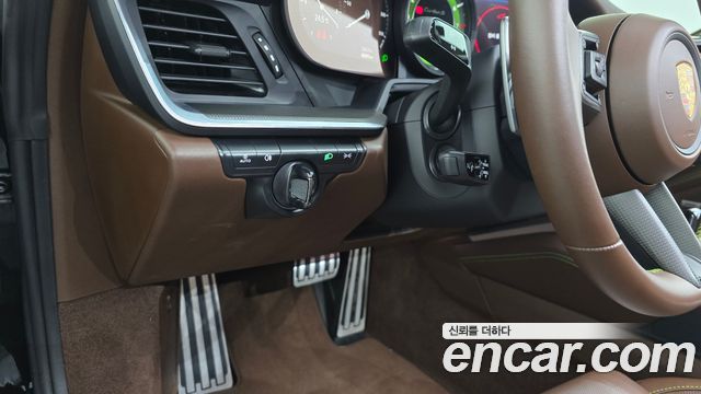 Porsche 911 2022 — photo 25