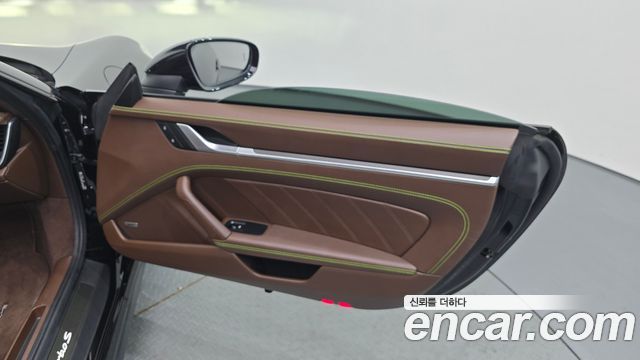Porsche 911 2022 — photo 15