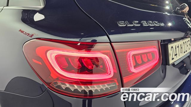 Mercedes-Benz GLC-Class 2022 — photo 9