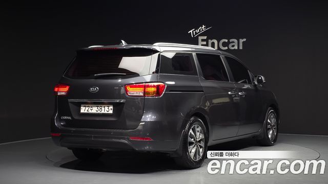 Kia Canival 2015 — photo 2