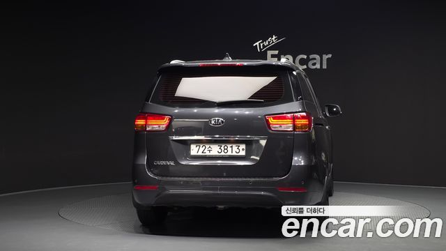 Kia Canival 2015 — photo 4