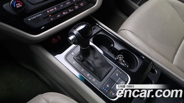 Kia Canival 2015 — photo 12