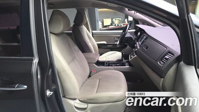 Kia Canival 2015 — photo 18