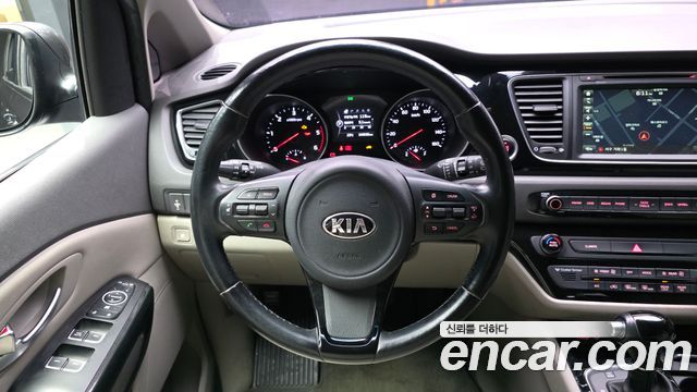 Kia Canival 2015 — photo 19