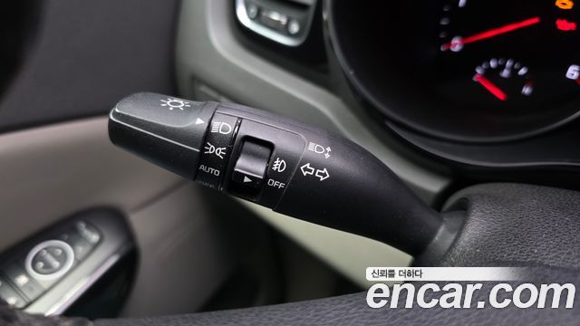 Kia Canival 2015 — photo 23
