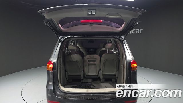 Kia Canival 2015 — photo 26