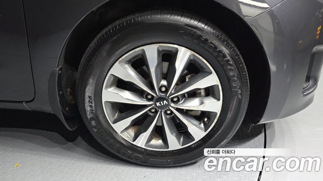 Kia Canival 2015 — photo 7