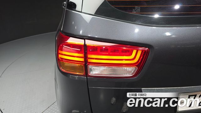 Kia Canival 2015 — photo 9