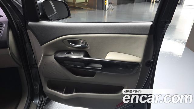 Kia Canival 2015 — photo 14