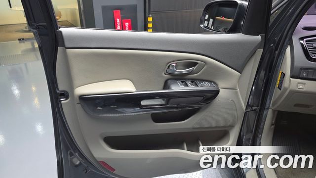 Kia Canival 2015 — photo 15