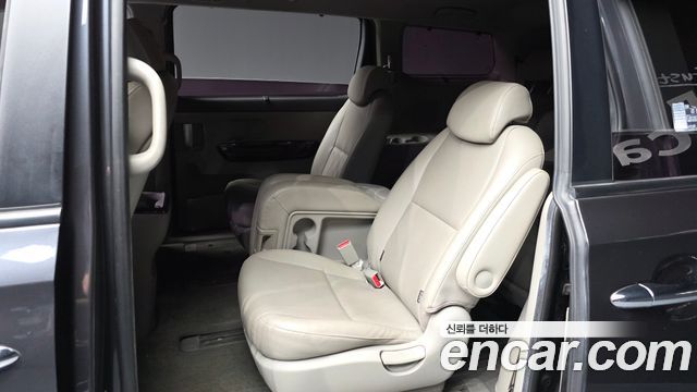 Kia Canival 2015 — photo 16