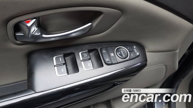 Kia Canival 2015 — photo 28