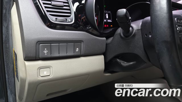 Kia Canival 2015 — photo 30