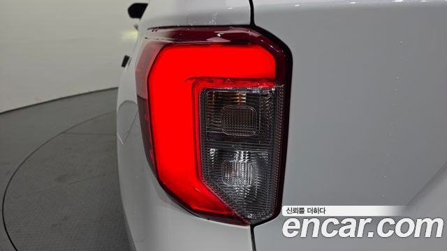 Ford Explorer 2021 — photo 9
