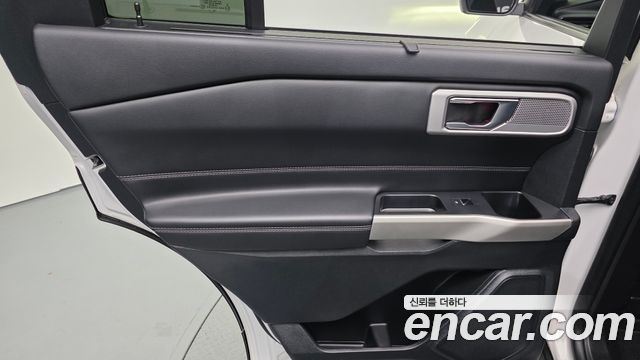 Ford Explorer 2021 — photo 15