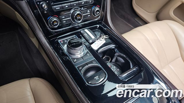 Jaguar XJ 2014 — photo 9