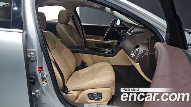 Jaguar XJ 2014 — photo 10