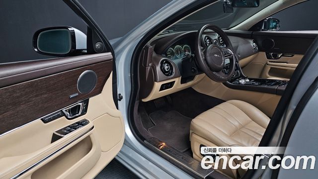 Jaguar XJ 2014 — photo 11