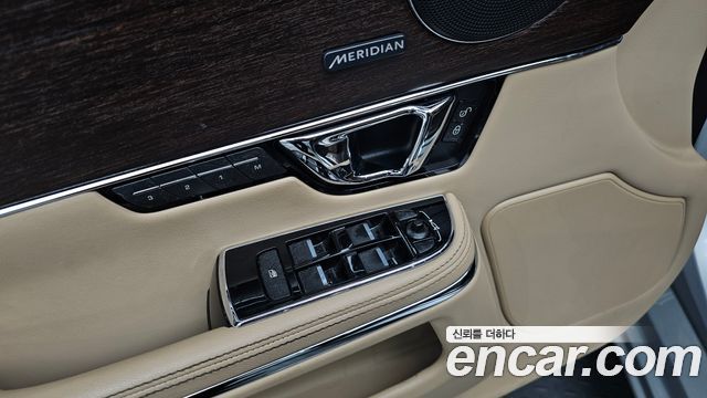 Jaguar XJ 2014 — photo 18
