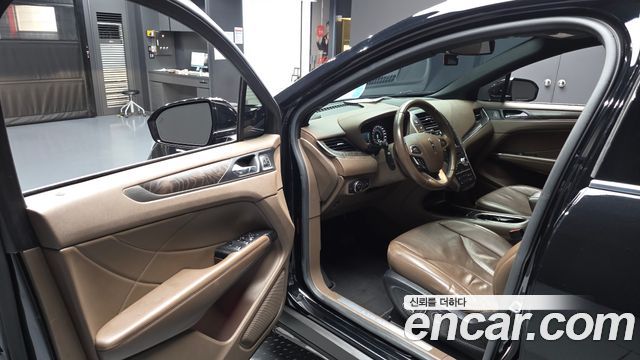 Lincoln MKC 2017 — photo 10