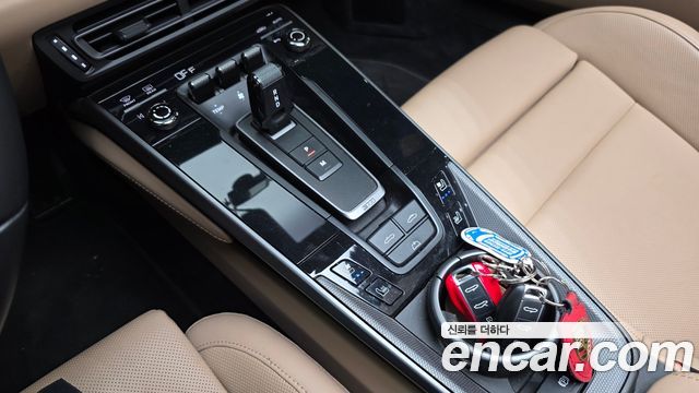 Porsche 911 2021 — photo 12