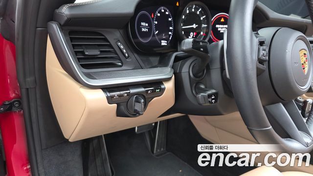 Porsche 911 2021 — photo 18