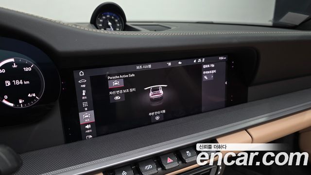 Porsche 911 2021 — photo 22