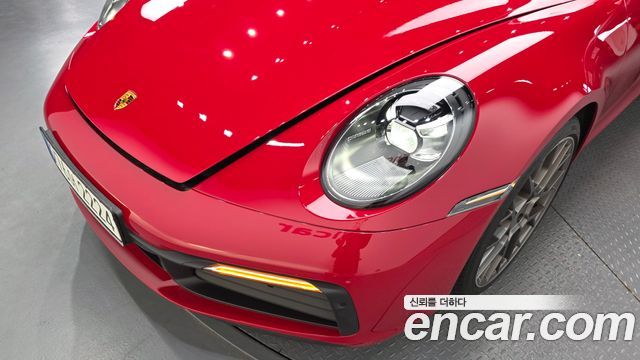 Porsche 911 2021 — photo 8