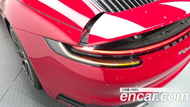 Porsche 911 2021 — photo 9