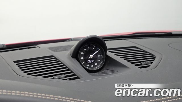 Porsche 911 2021 — photo 29