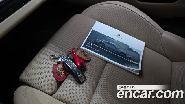 Porsche 911 2021 — photo 30