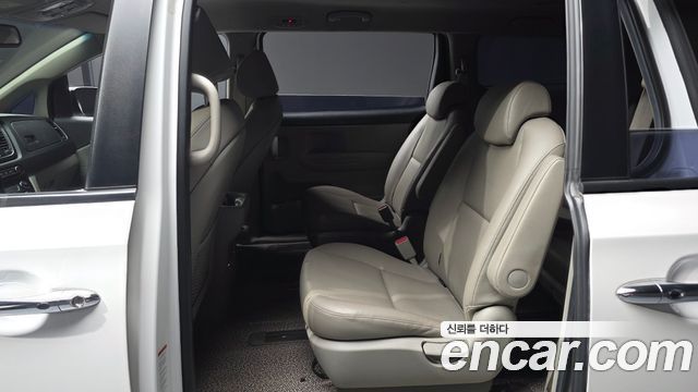 Kia Canival 2019 — photo 17