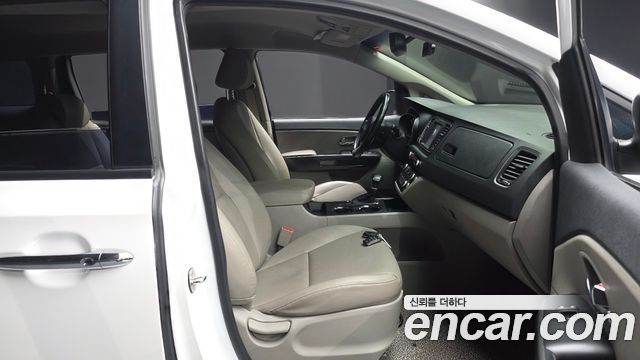 Kia Canival 2019 — photo 16