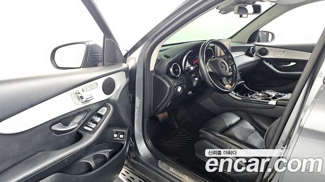 Mercedes-Benz GLC-Class 2018 — photo 13