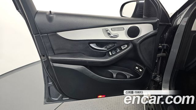 Mercedes-Benz GLC-Class 2018 — photo 14