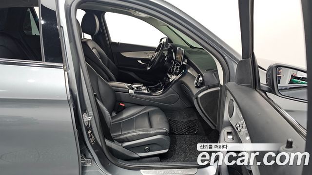 Mercedes-Benz GLC-Class 2018 — photo 16