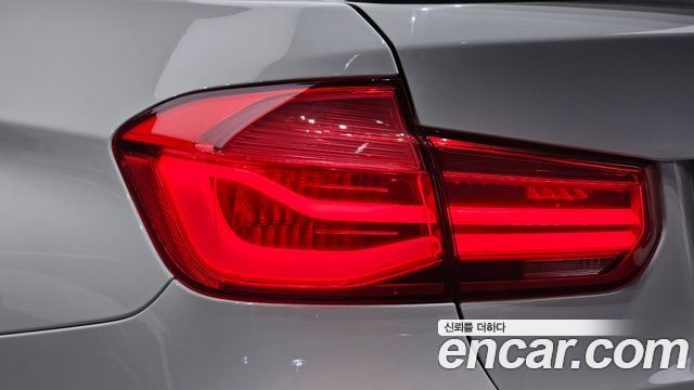 BMW 3-Series 2017 — photo 9