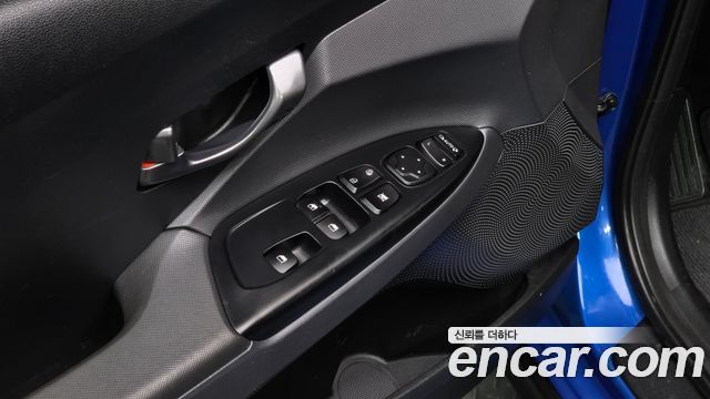 Hyundai Veloster 2018 — photo 16