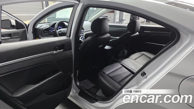 Hyundai AVANTE 2020 — photo 11