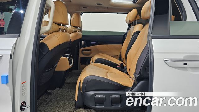 Kia Canival 2021 — photo 16